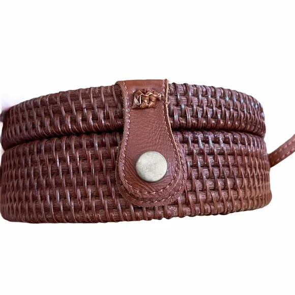 Round woven brown wicker purse bag green lining - Picture 2 of 3